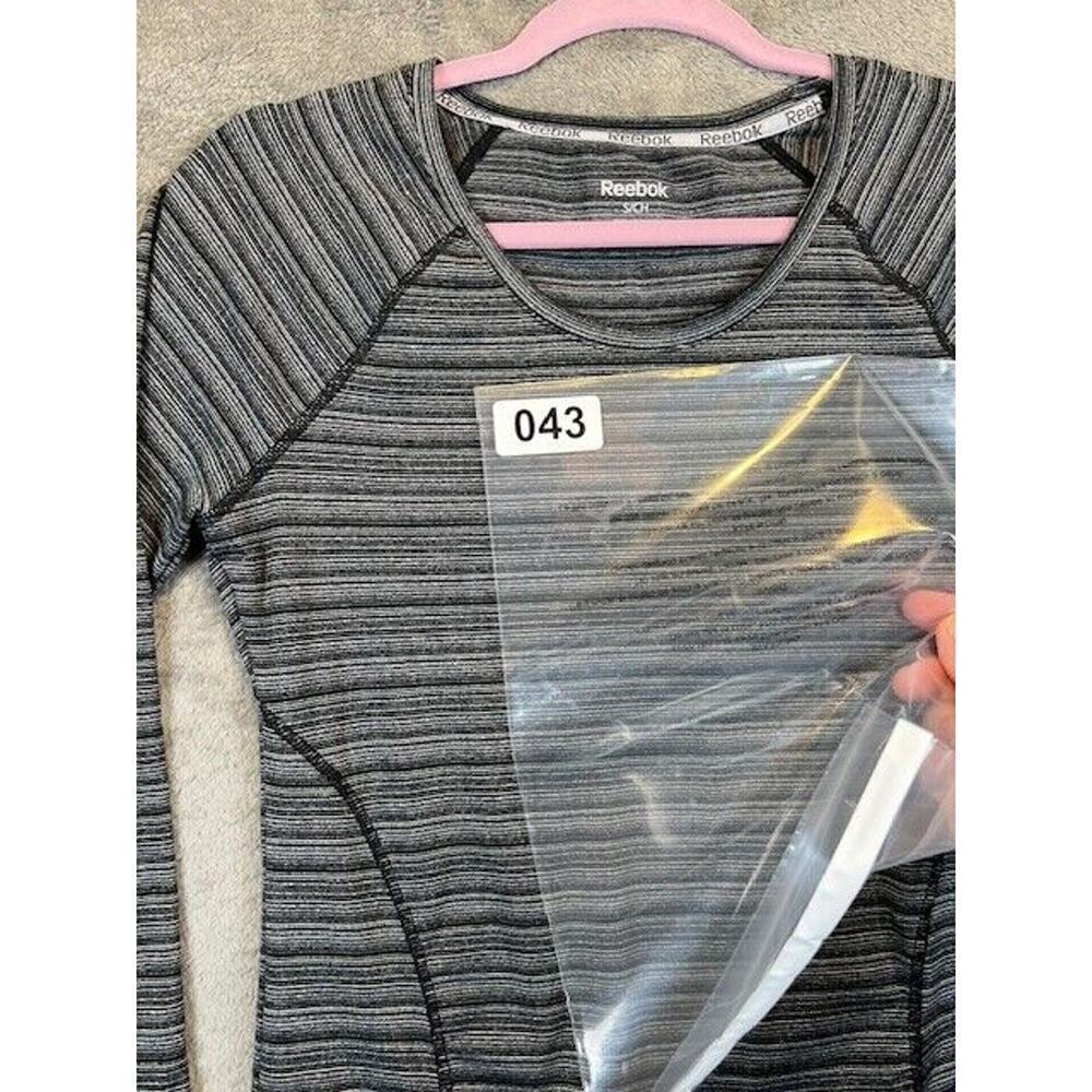 Reebok Women's Athletic Long Sleeve Grey/Black Athletic Shirt Pullover! Size S - Picture 5 of 8